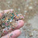 Microplásticos: O Impacto Invisível do Plástico no Meio Ambiente